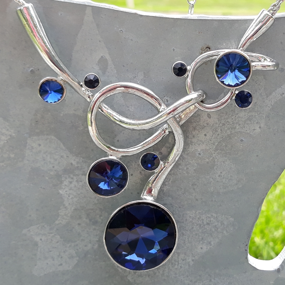 Abstract Metal Necklace - Picture 7 of 7